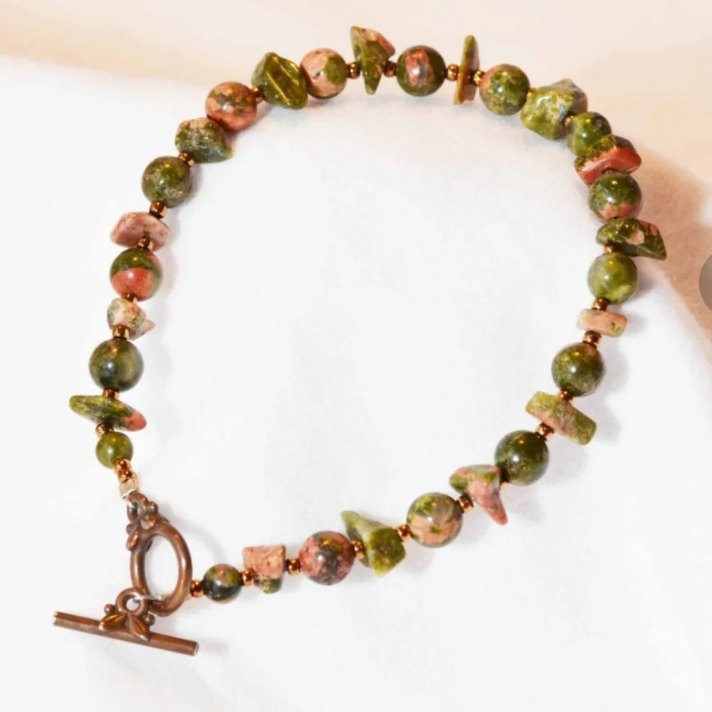 Beautiful Handmade Unikite Beaded Bracelet - Picture 3 of 7